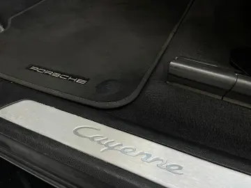 PORSCHE Cayenne PHEV Leder LED Pano Kamera Bose