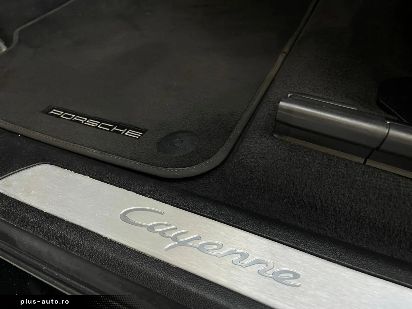 PORSCHE Cayenne PHEV Leder LED Pano Kamera Bose