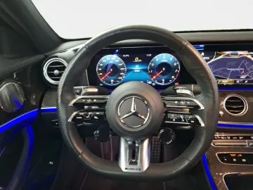 MERCEDES-BENZ AMG E 63 S 4M  Night Pano