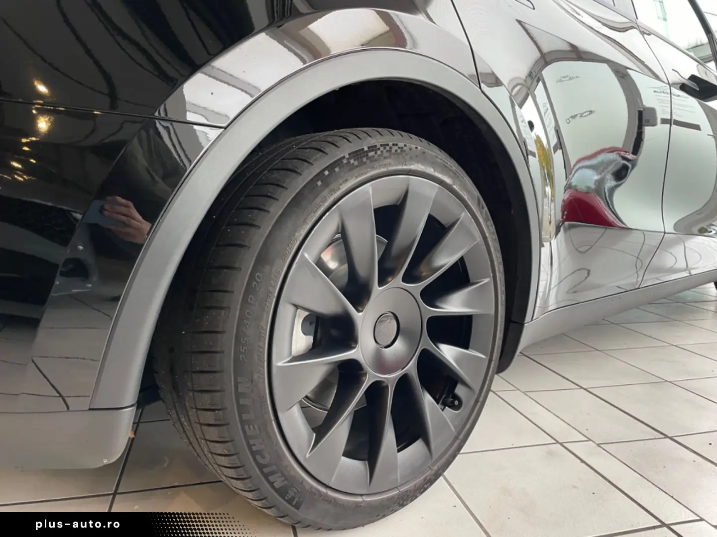 TESLA Model Y Basis RWD Garantie 1.Hand