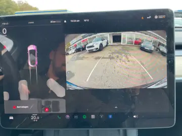 TESLA Model Y Basis RWD Garantie 1.Hand