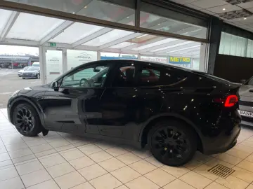 TESLA Model Y Basis RWD Garantie 1.Hand