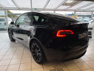 TESLA Model Y Basis RWD Garantie 1.Hand