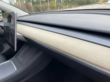 TESLA Model Y Basis RWD Garantie 1.Hand