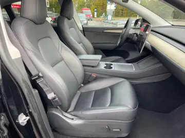 TESLA Model Y Basis RWD Garantie 1.Hand