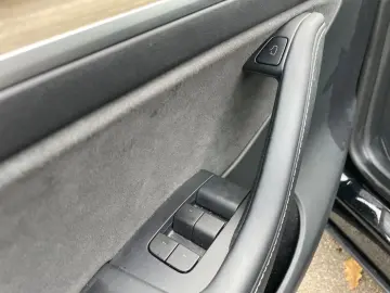 TESLA Model Y Basis RWD Garantie 1.Hand
