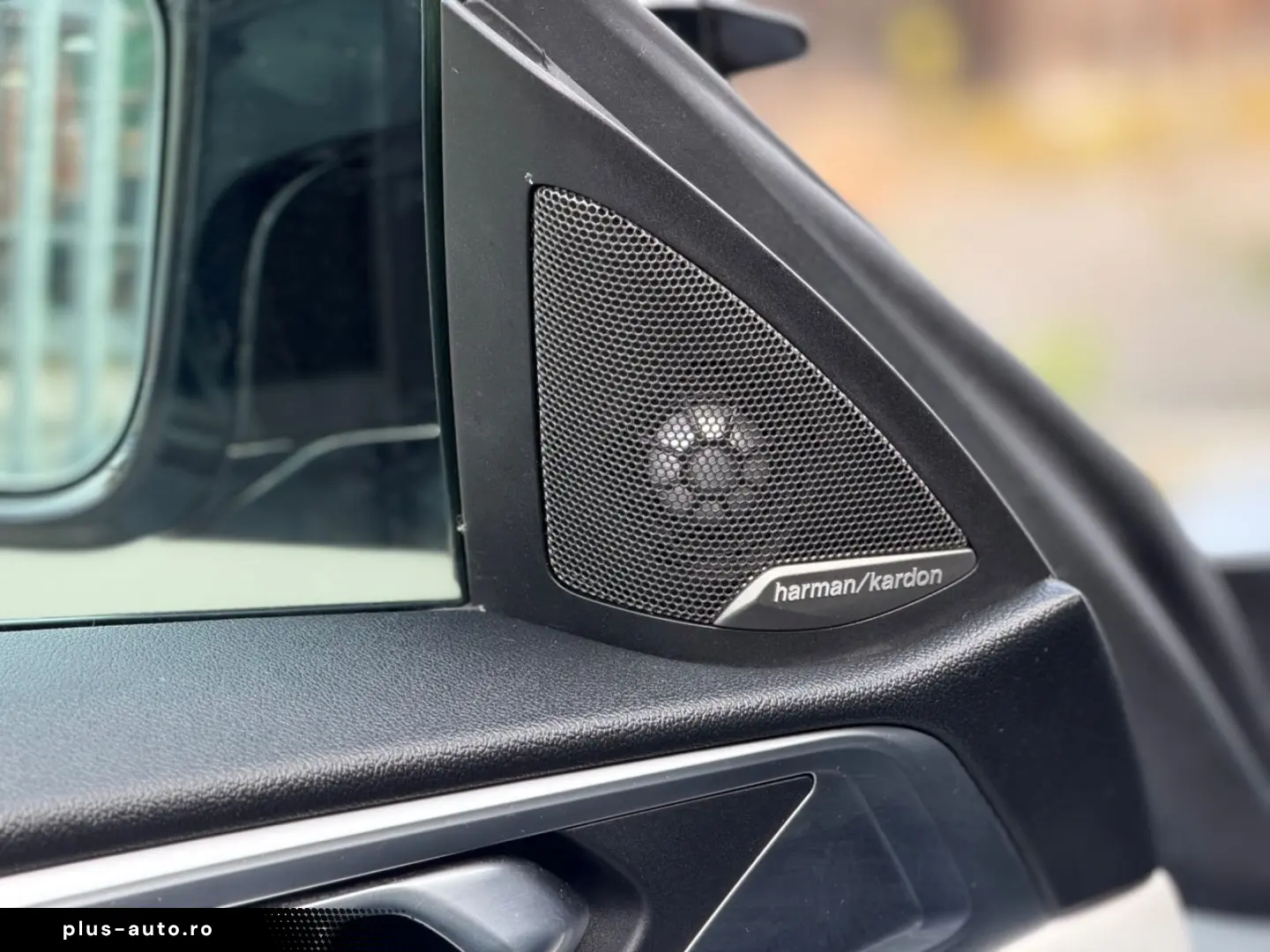 BMW M4 Competition WideScreen Snake Eyes Bucket Seat