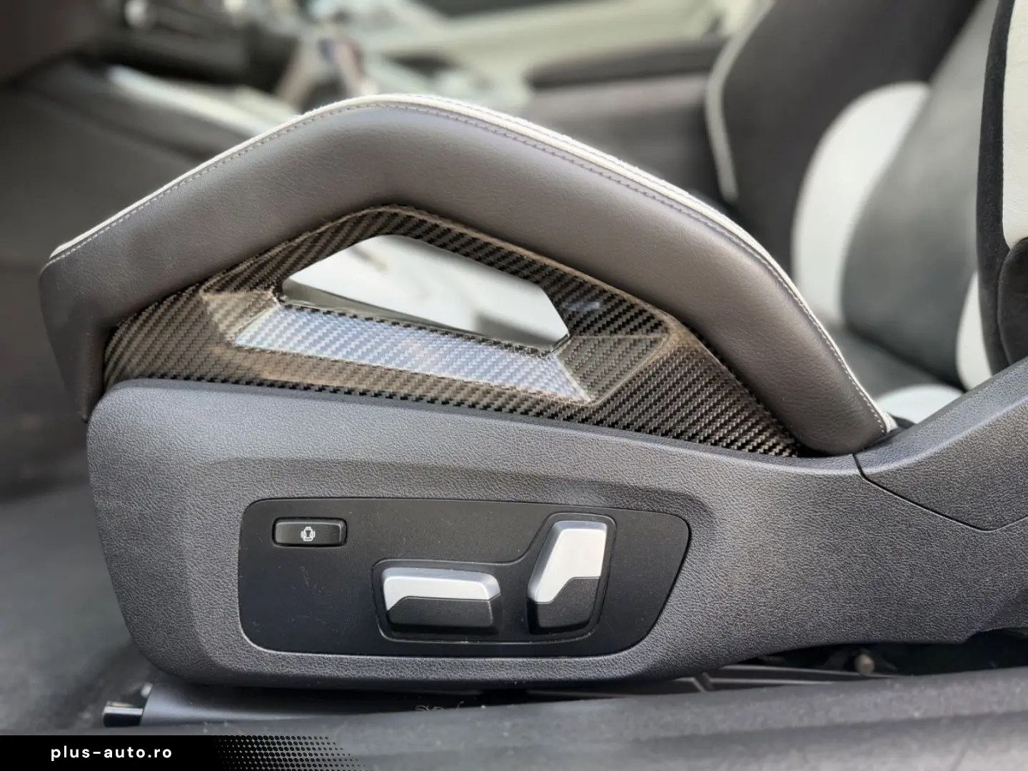 BMW M4 Competition WideScreen Snake Eyes Bucket Seat
