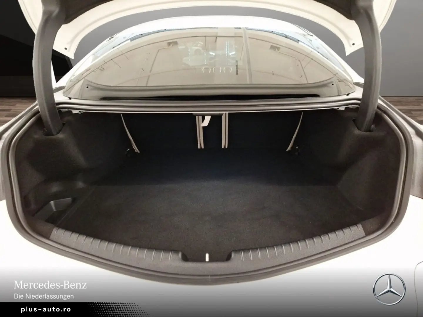MERCEDES-BENZ CLE 300 e AMG Adv  Pano Burm3D Winter Digital