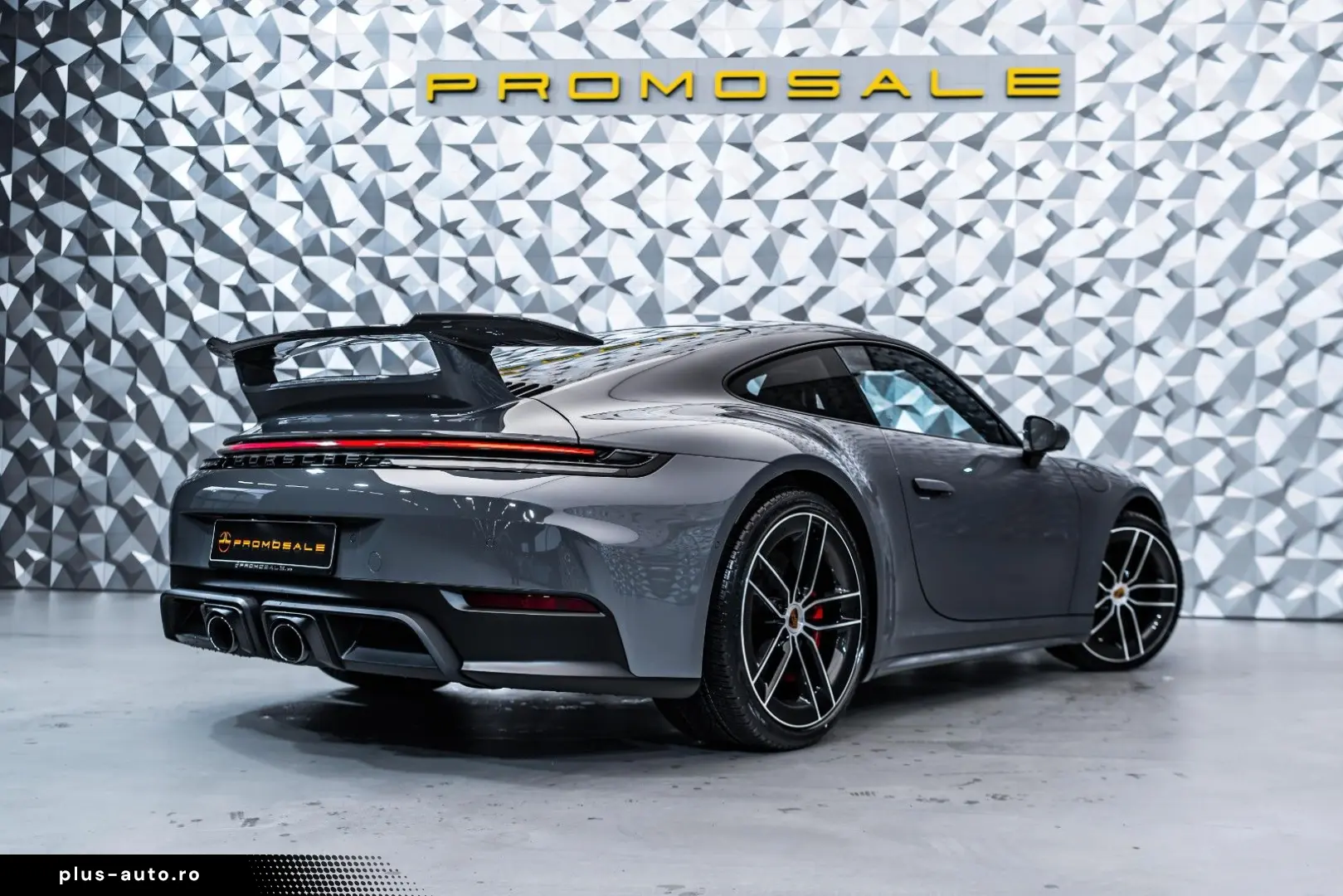 PORSCHE 911 Carrera 4 GTS  Aerokit  Lift