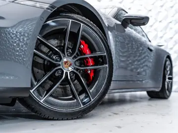 PORSCHE 911 Carrera 4 GTS  Aerokit  Lift