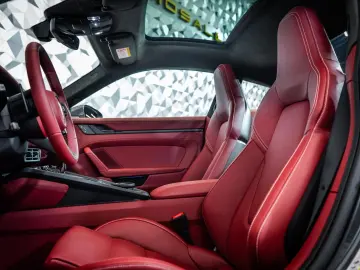 PORSCHE 911 Carrera 4 GTS  Aerokit  Lift