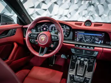 PORSCHE 911 Carrera 4 GTS  Aerokit  Lift