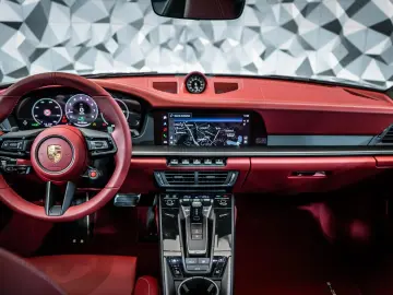 PORSCHE 911 Carrera 4 GTS  Aerokit  Lift