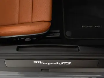 PORSCHE 911 Targa 4 GTS   Int. Carbon   Lift   HD Matrix