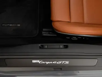 PORSCHE 911 Targa 4 GTS   Int. Carbon   Lift   HD Matrix