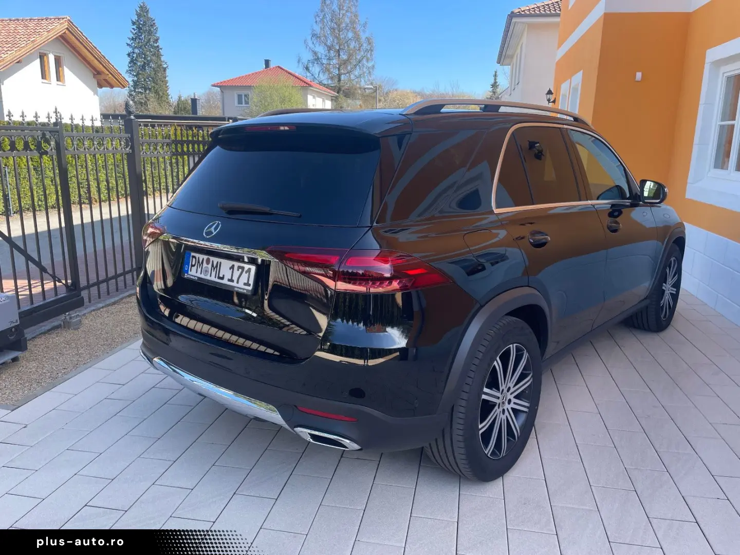 MERCEDES-BENZ GLE 300 d 4M-Pano-AHK-Standheizung