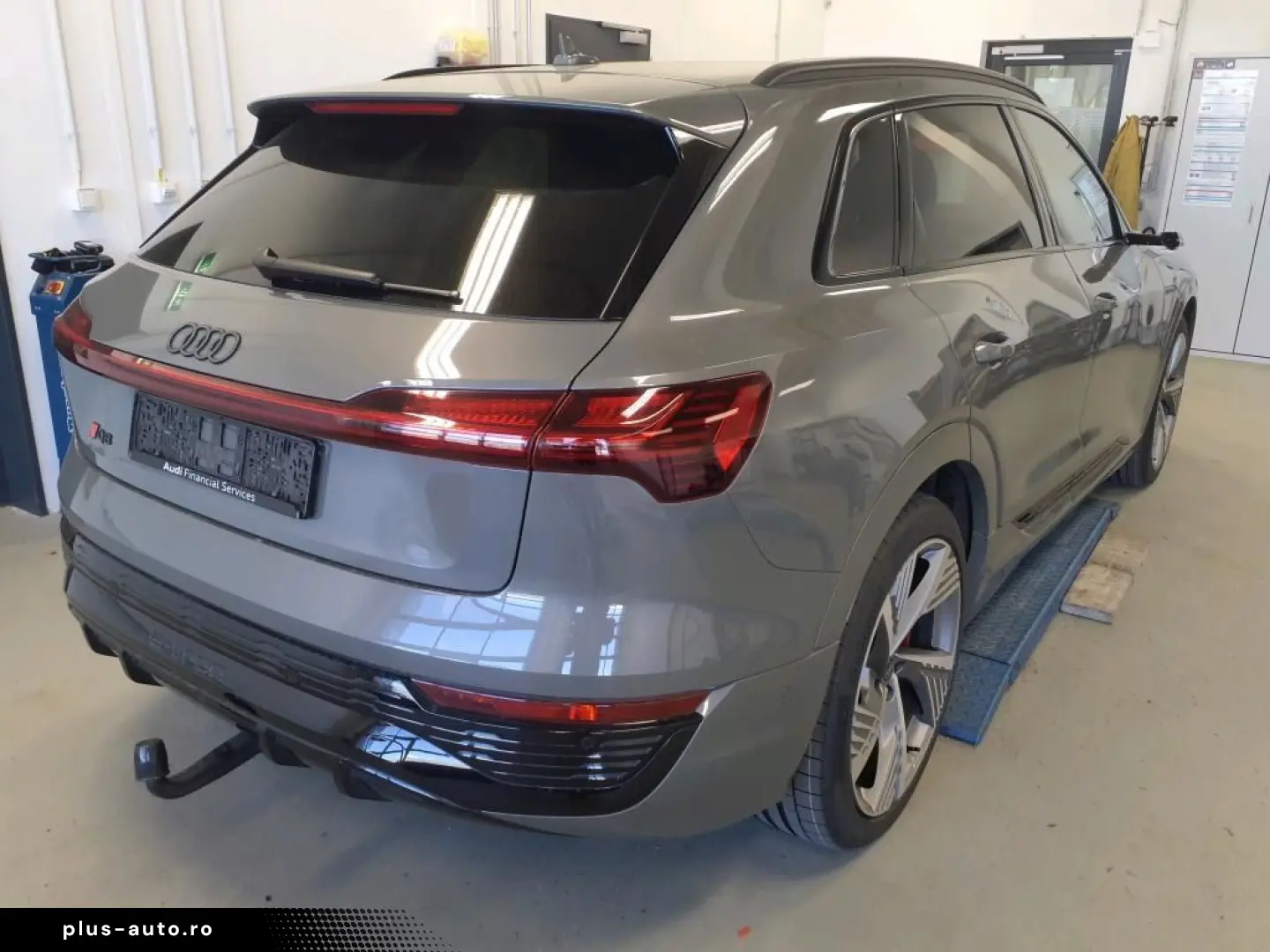 AUDI Q8 e-tron 50 quattro S line 101T¤