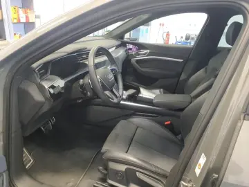AUDI Q8 e-tron 50 quattro S line 101T¤