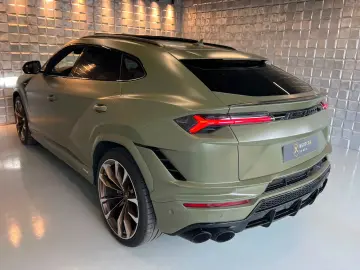 LAMBORGHINI Urus S