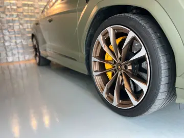 LAMBORGHINI Urus S