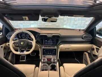 LAMBORGHINI Urus S