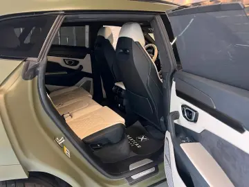 LAMBORGHINI Urus S