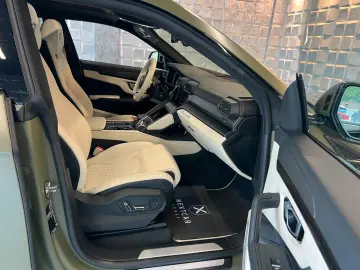 LAMBORGHINI Urus S