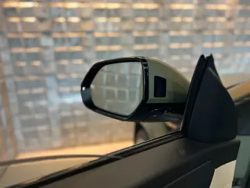 LAMBORGHINI Urus S