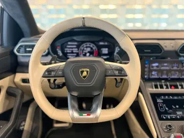 LAMBORGHINI Urus S