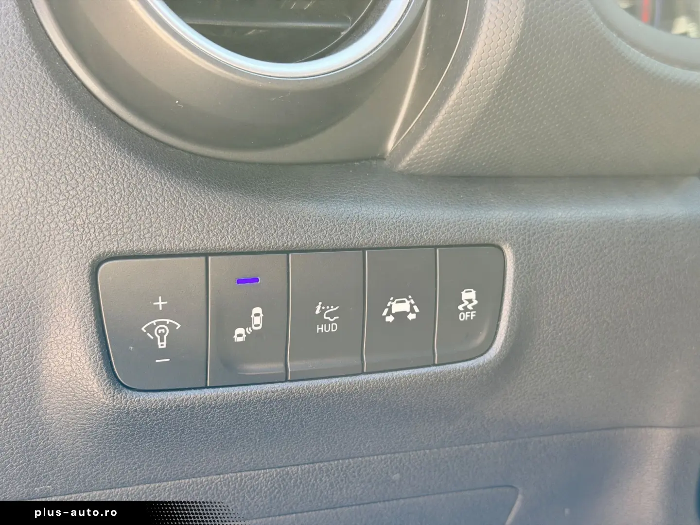Hyundai Kona 4x4 Lane Assist Led HUD Navi Camera Senzori Ung