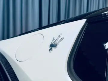 MASERATI MC20 NOVITEC Bianco Audace Lift Carbon Keramik