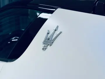 MASERATI MC20 NOVITEC Bianco Audace Lift Carbon Keramik