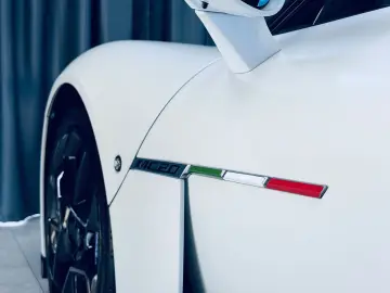 MASERATI MC20 NOVITEC Bianco Audace Lift Carbon Keramik