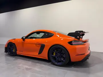 PORSCHE Cayman 718 GT4 RS