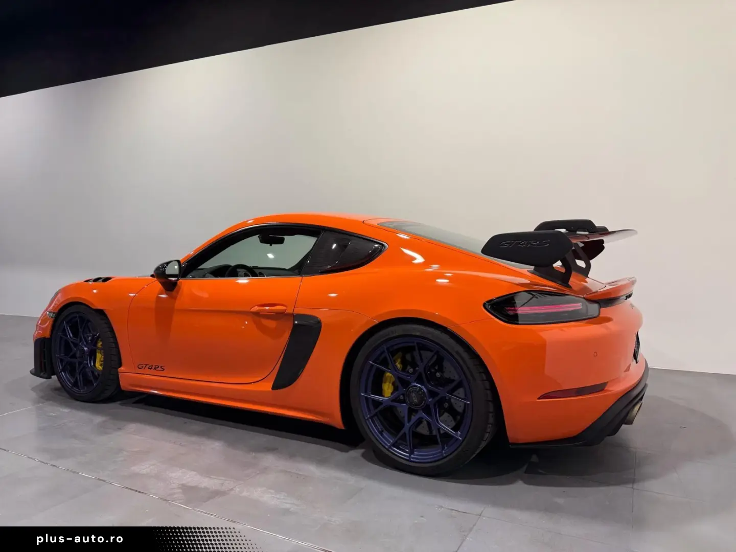 PORSCHE Cayman 718 GT4 RS