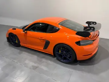 PORSCHE Cayman 718 GT4 RS