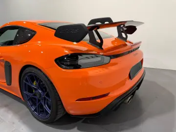 PORSCHE Cayman 718 GT4 RS