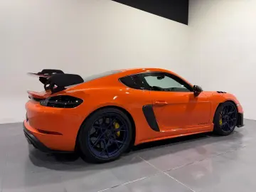 PORSCHE Cayman 718 GT4 RS