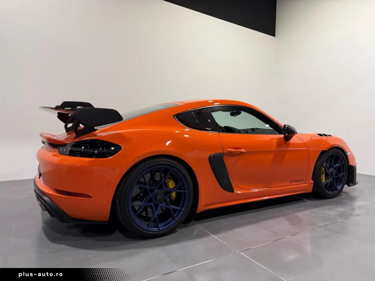 PORSCHE Cayman 718 GT4 RS