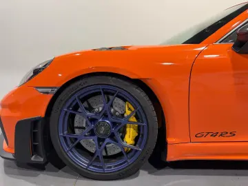 PORSCHE Cayman 718 GT4 RS
