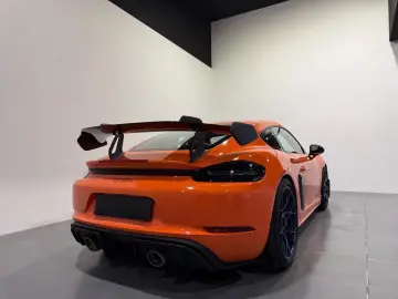 PORSCHE Cayman 718 GT4 RS