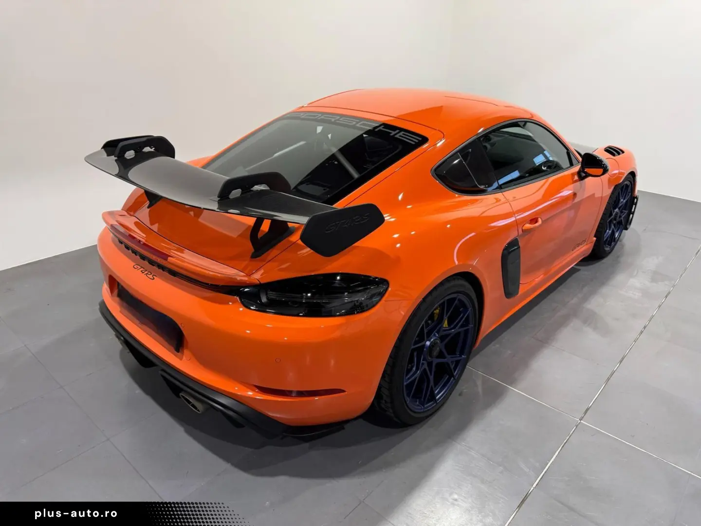 PORSCHE Cayman 718 GT4 RS