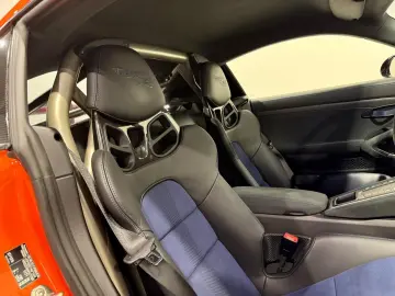 PORSCHE Cayman 718 GT4 RS
