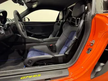 PORSCHE Cayman 718 GT4 RS