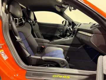 PORSCHE Cayman 718 GT4 RS
