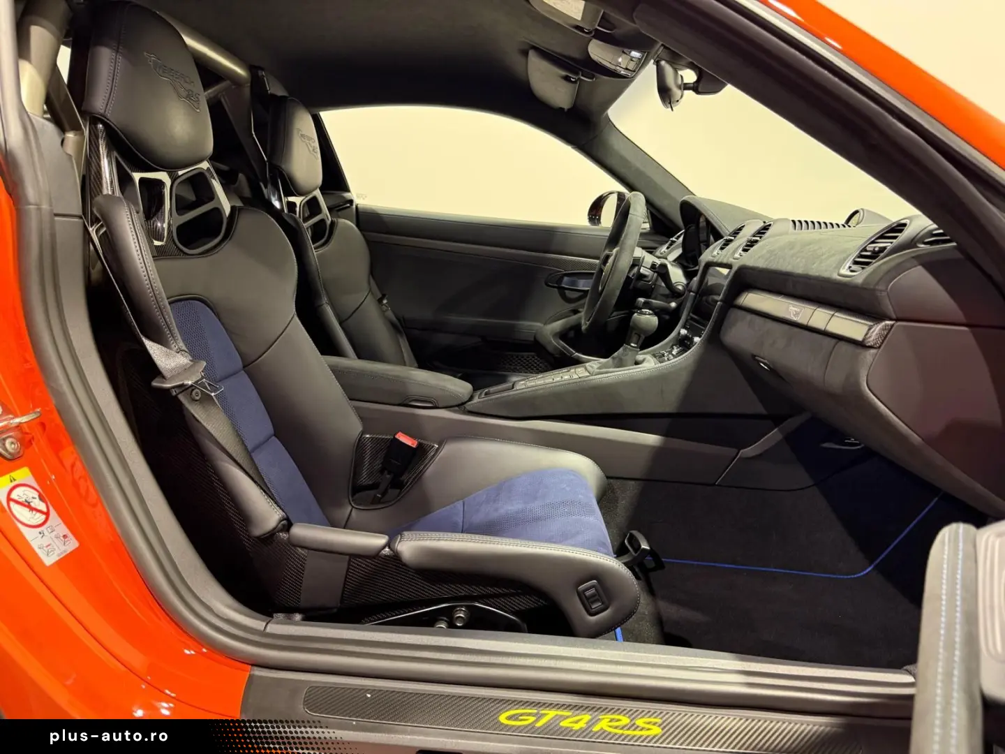 PORSCHE Cayman 718 GT4 RS