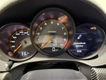 PORSCHE Cayman 718 GT4 RS