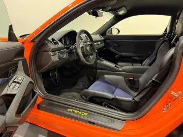 PORSCHE Cayman 718 GT4 RS