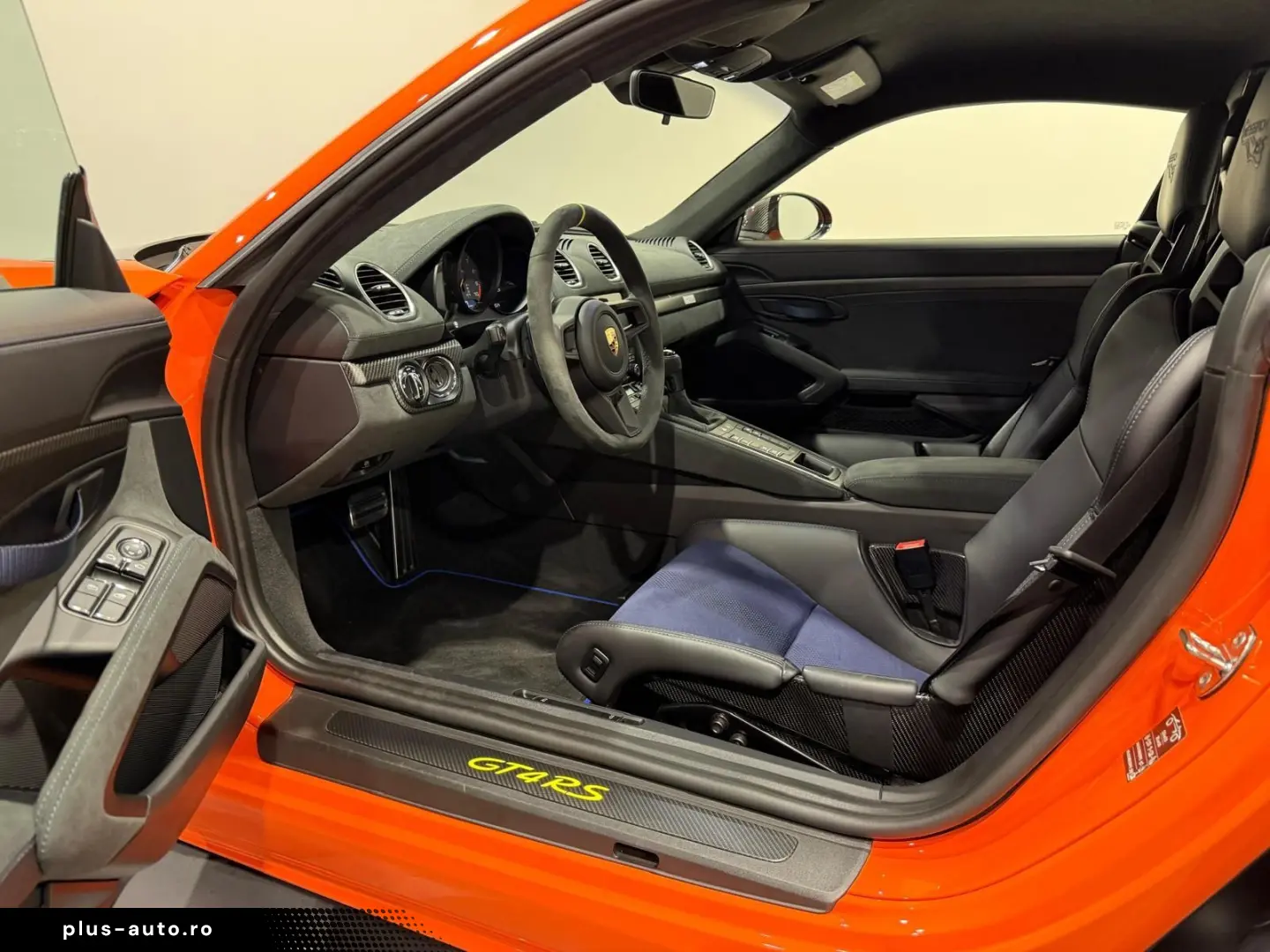 PORSCHE Cayman 718 GT4 RS